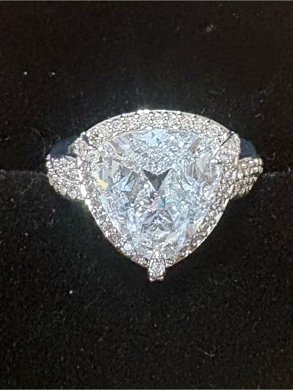 NWT Bomb Party Ring Size 6 (8)